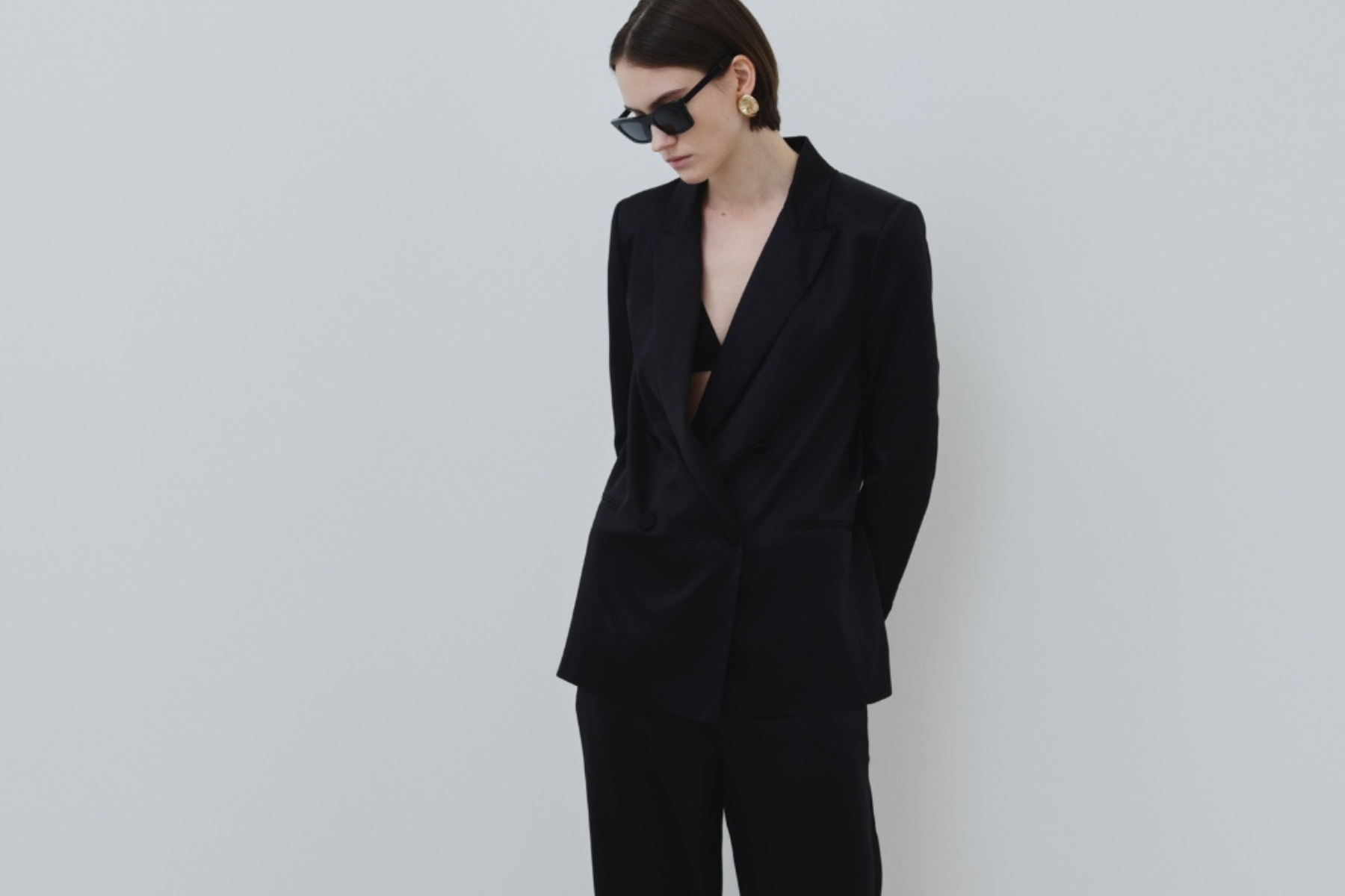 HERTH organic silk womenswear look with Uma blazer, Ivy bralette and Joy trousers, crafted in Italy.