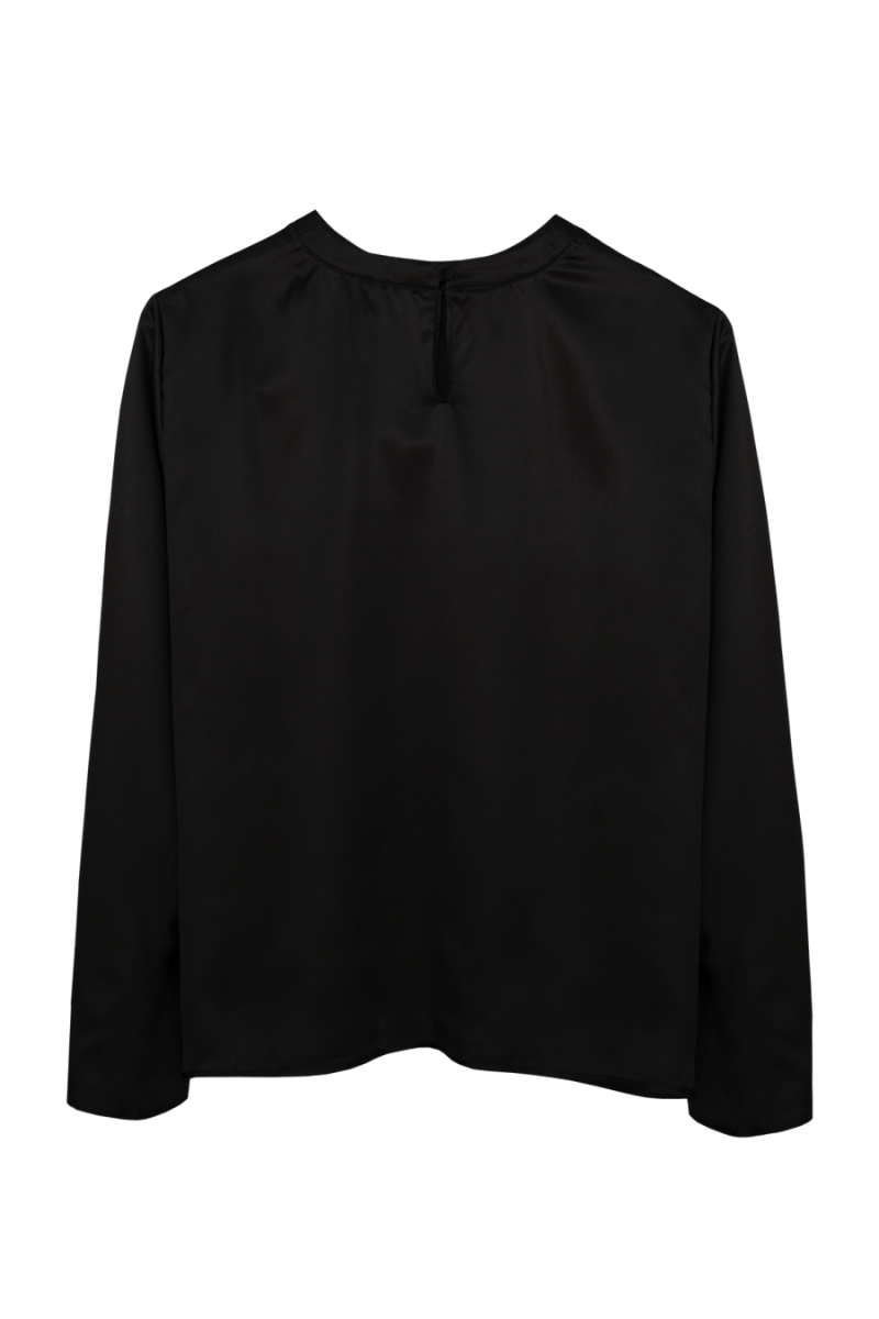 Back view of HERTH’s Andie blouse in black — tailored in GOTS-certified silk with a clean, modern finish. Luxury sustainable womenswear by HERTH.