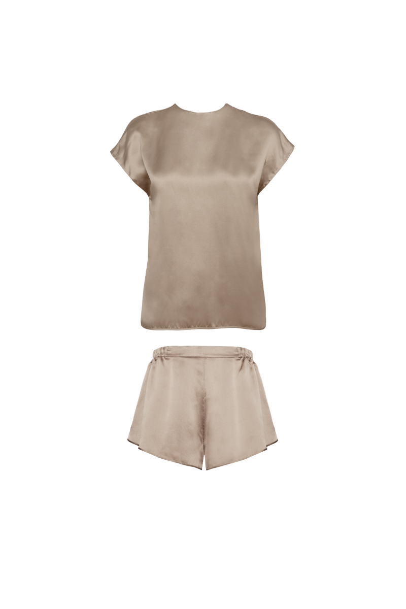 Cora T-shirt and Yari shorts set in GOTS certified organic silk in Gold Sand – sustainable, elegant womenswear by HERTH.