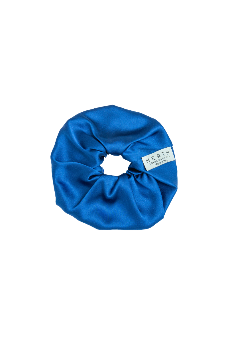Edi scrunchie in azuline organic silk — vibrant and sustainable hair accessory by HERTH, crafted from GOTS-certified silk.