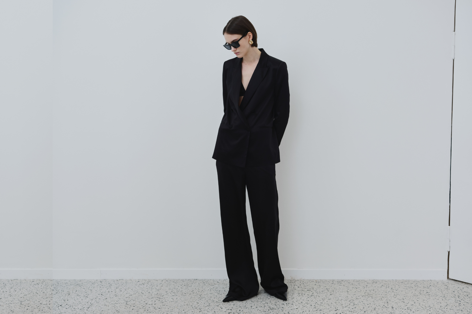 HOW TO CURATE A SUSTAINABLE CLOSET: TIMELESS STYLE & ECO-MINDFUL CHOICES