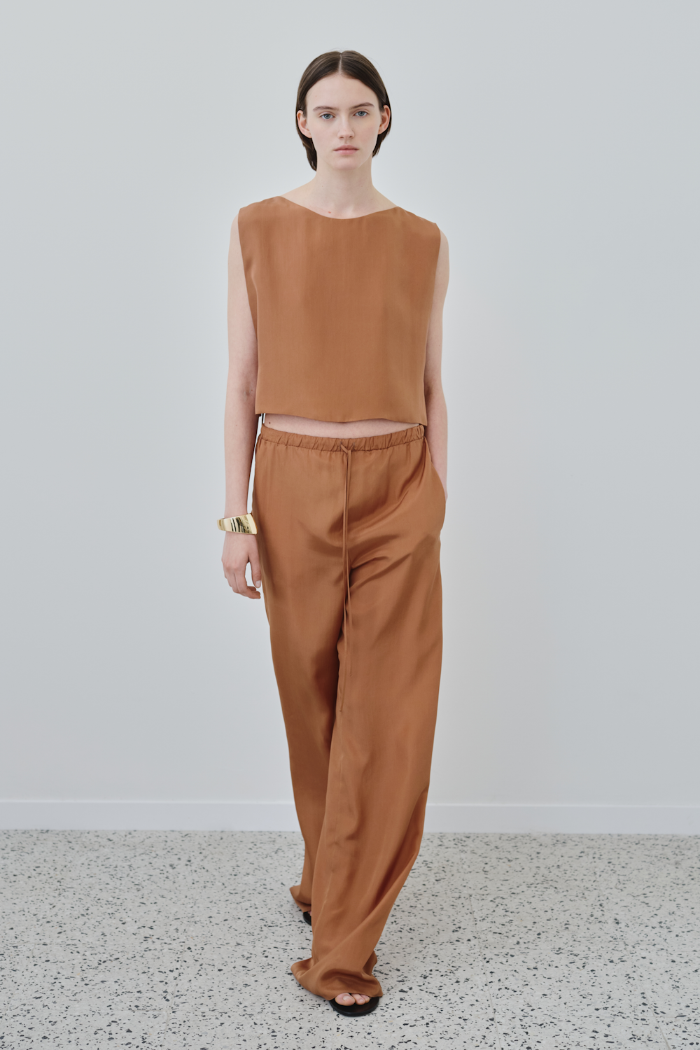 Ariel cropped silk top and Jody wide-leg trousers in Earth — HERTH’s summer-ready set crafted in GOTS-certified organic silk for a timeless, effortless womenswear look.