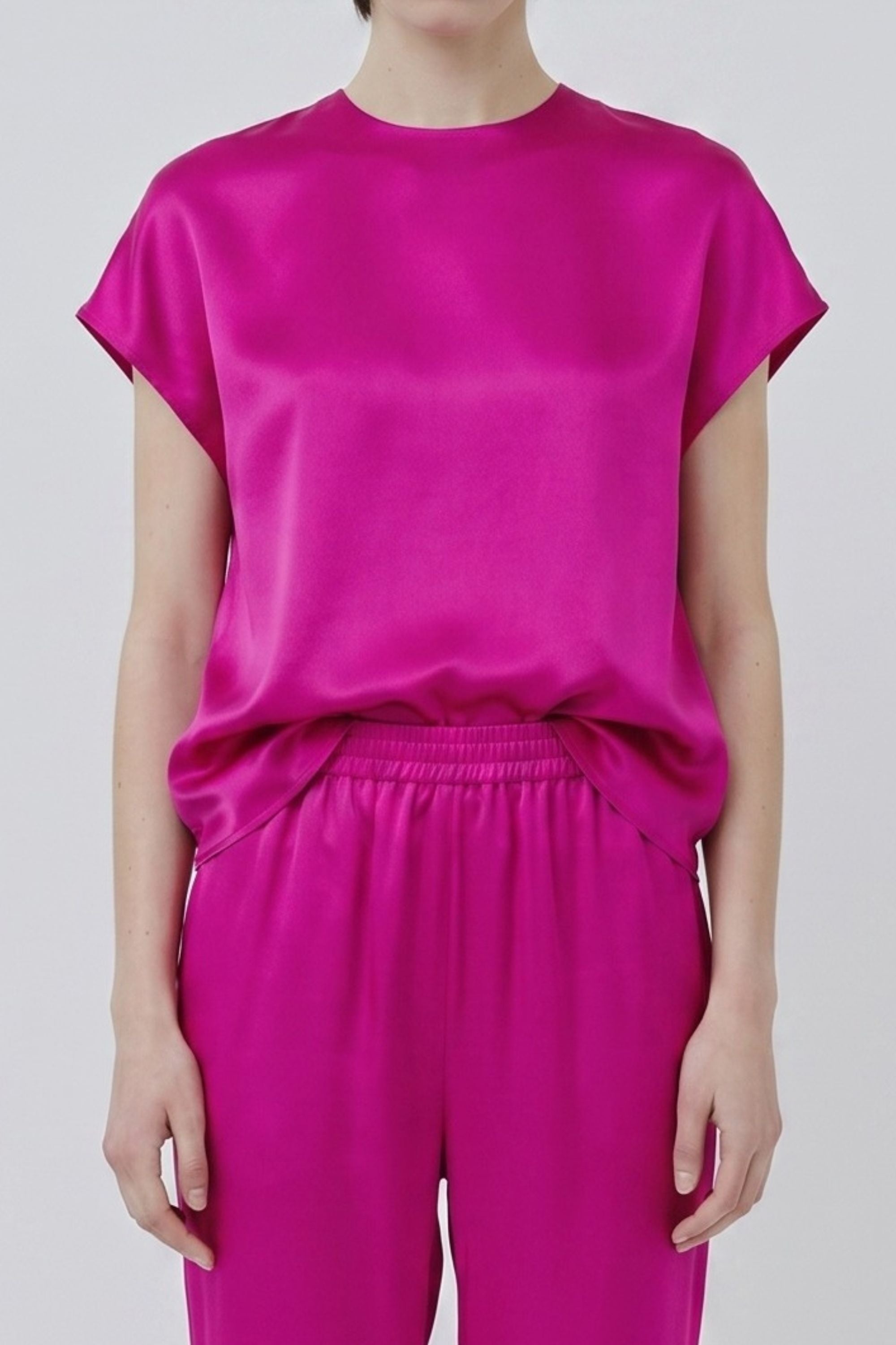 organic silk cora top and roy trousers in hot pink worn by model, lightweight breathable silk outfit made in Italy