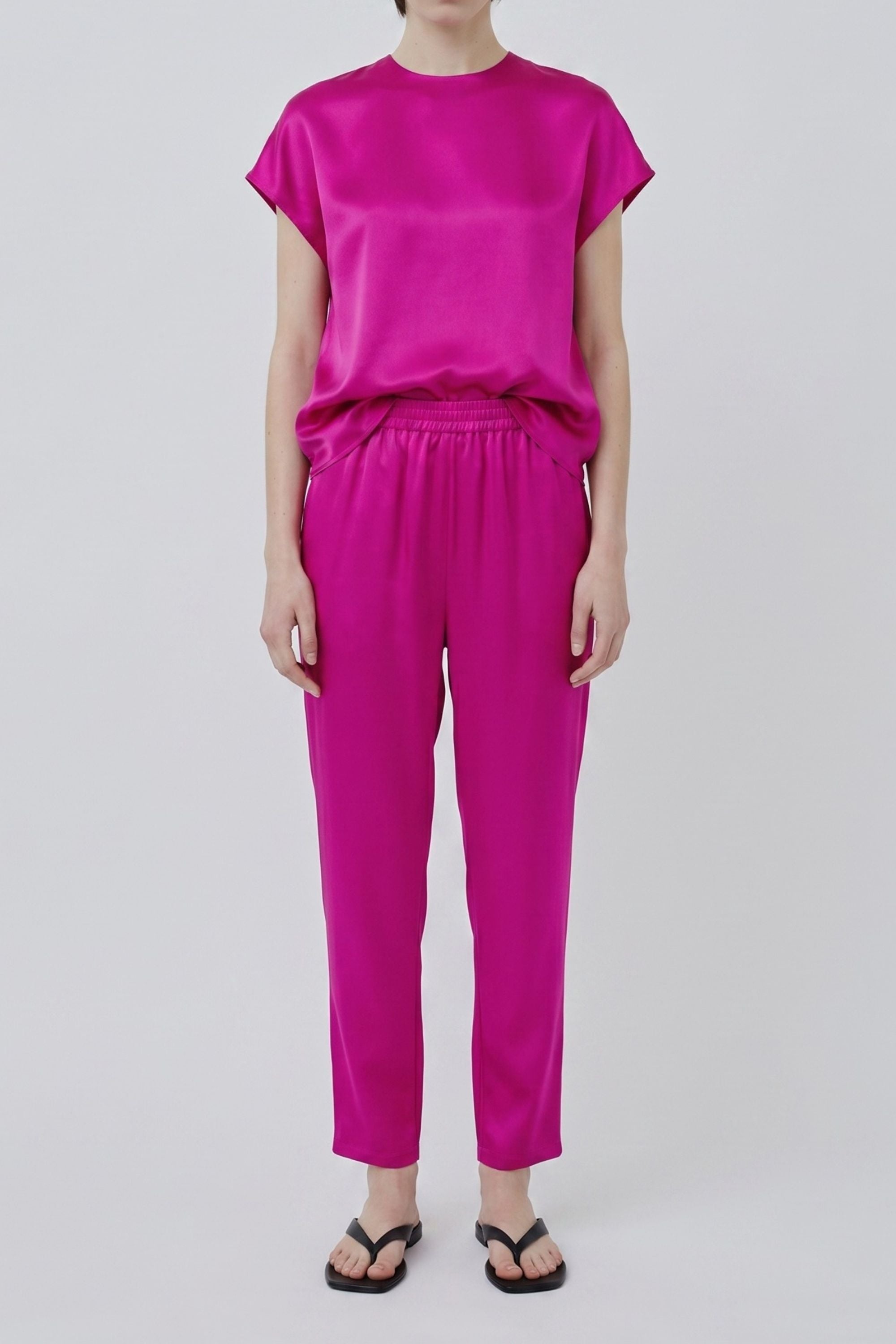 organic silk cora top and roy trousers in hot pink worn by model, lightweight breathable silk outfit made in Italy