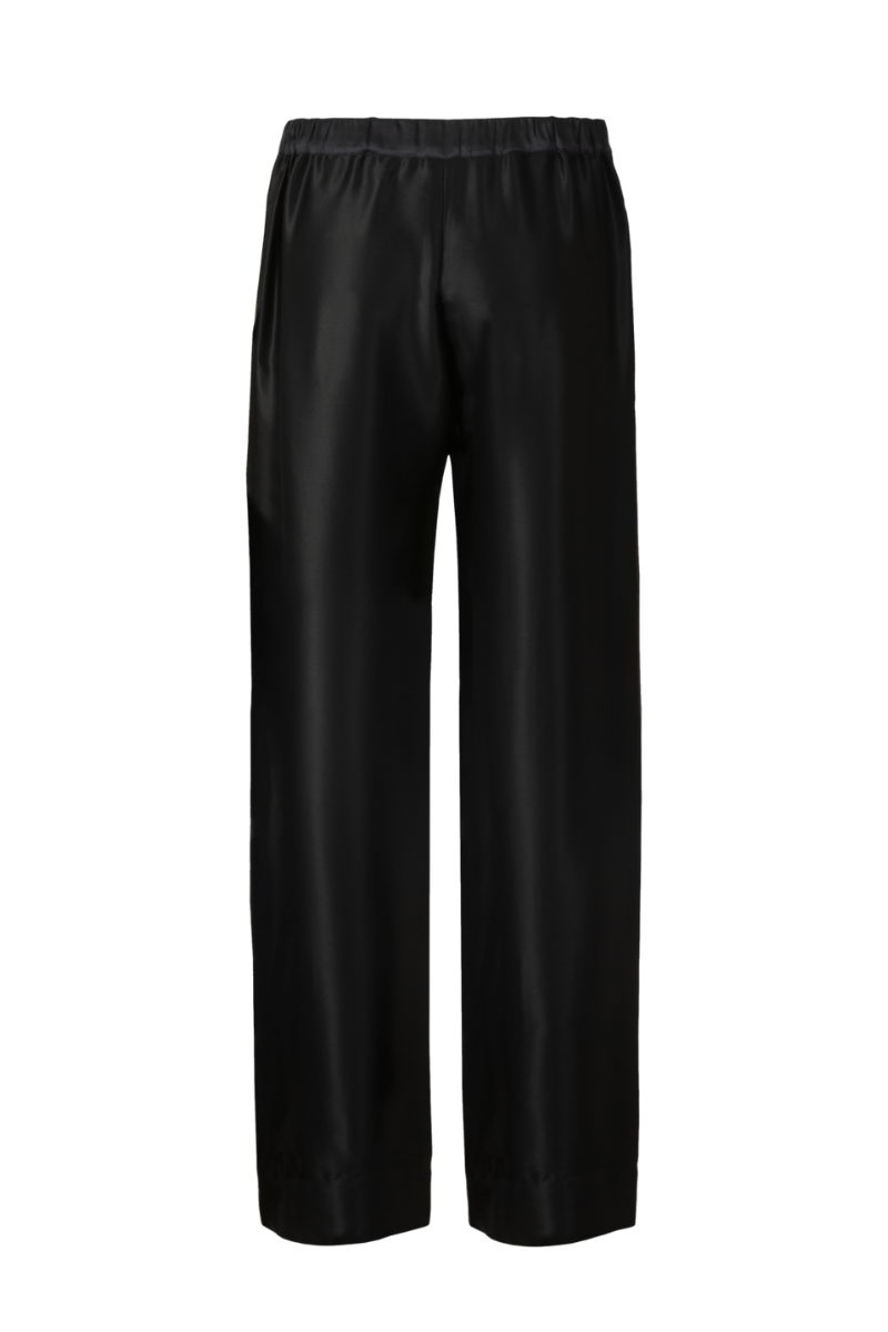 Back view of Zeno trousers in black organic silk – consciously crafted tailored pants for a refined womenswear look by HERTH.